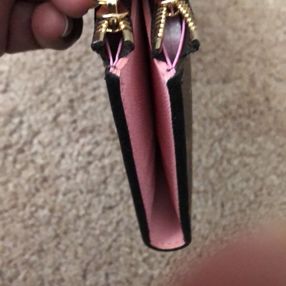 NWOT wallet - Picture 4 of 10